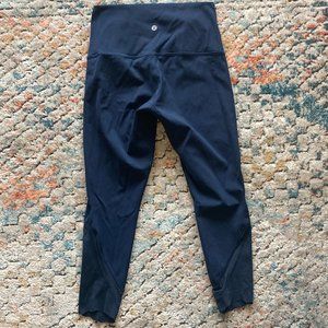 Wunder Under Scalloped Hem High-Rise Crop 23" Full-On Luxtreme